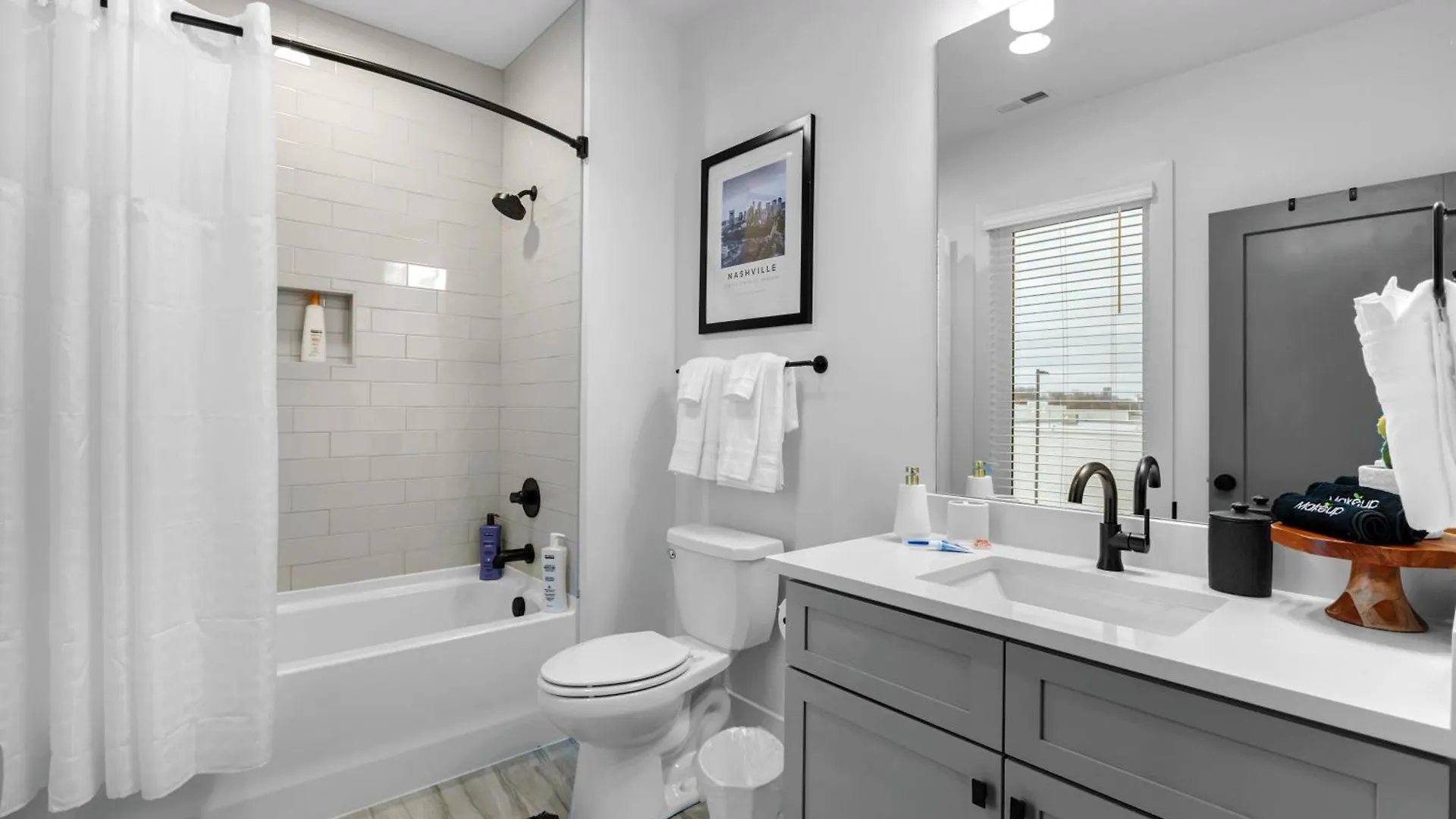 14 Bed Luxe Nashville Retreat With Game Room & Perfect For Large Groups!