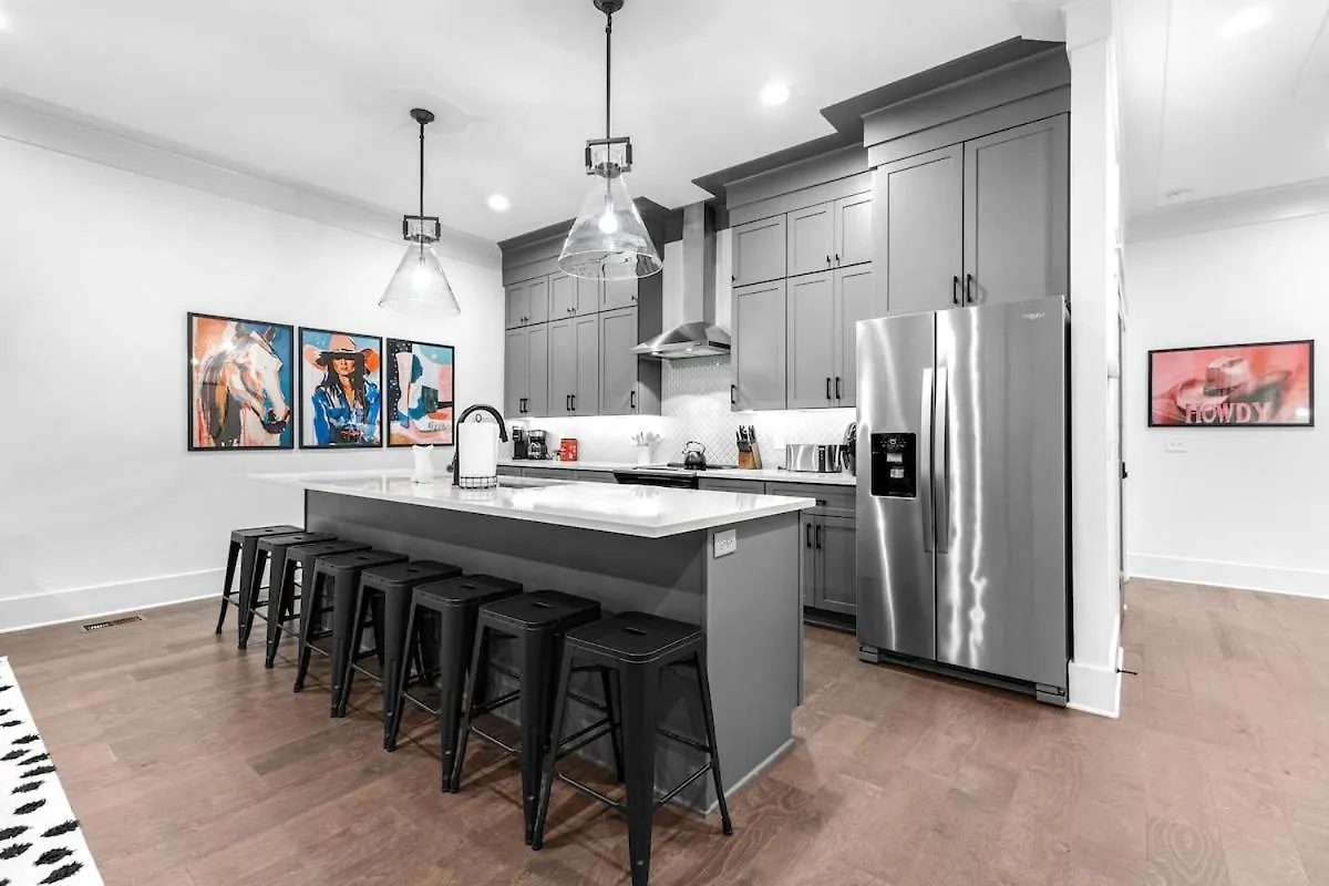 14 Bed Luxe Nashville Retreat With Game Room & Perfect For Large Groups!