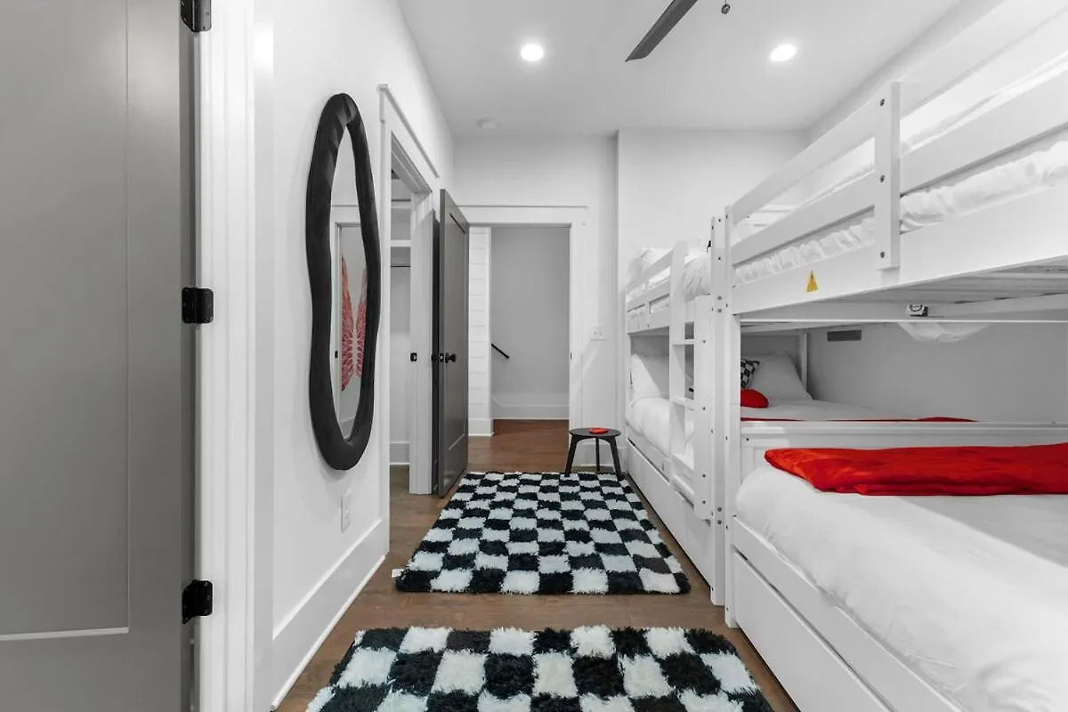 14 Bed Luxe Nashville Retreat With Game Room & Perfect For Large Groups! Holiday home