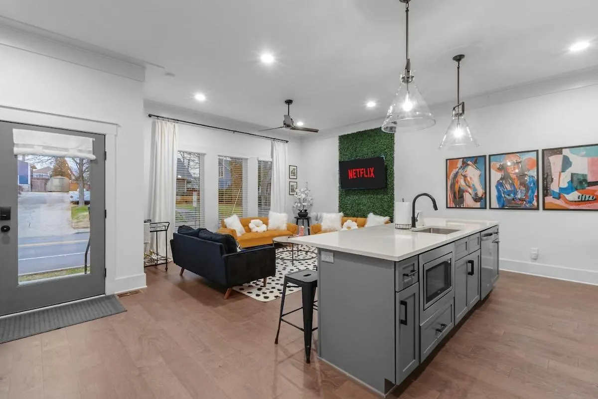 14 Bed Luxe Nashville Retreat With Game Room & Perfect For Large Groups!