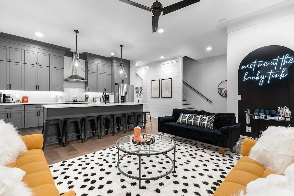 Holiday home 14 Bed Luxe Nashville Retreat With Game Room & Perfect For Large Groups!