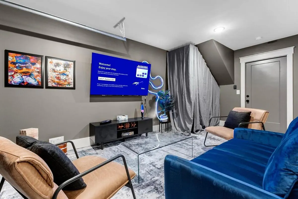 14 Bed Luxe Nashville Retreat With Game Room & Perfect For Large Groups! Holiday home