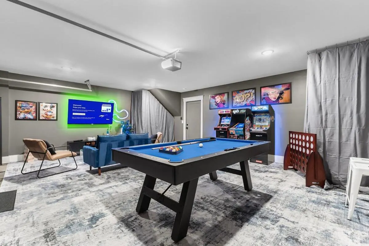 14 Bed Luxe Nashville Retreat With Game Room & Perfect For Large Groups!