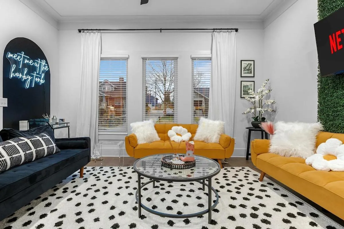 Holiday home 14 Bed Luxe Nashville Retreat With Game Room & Perfect For Large Groups!