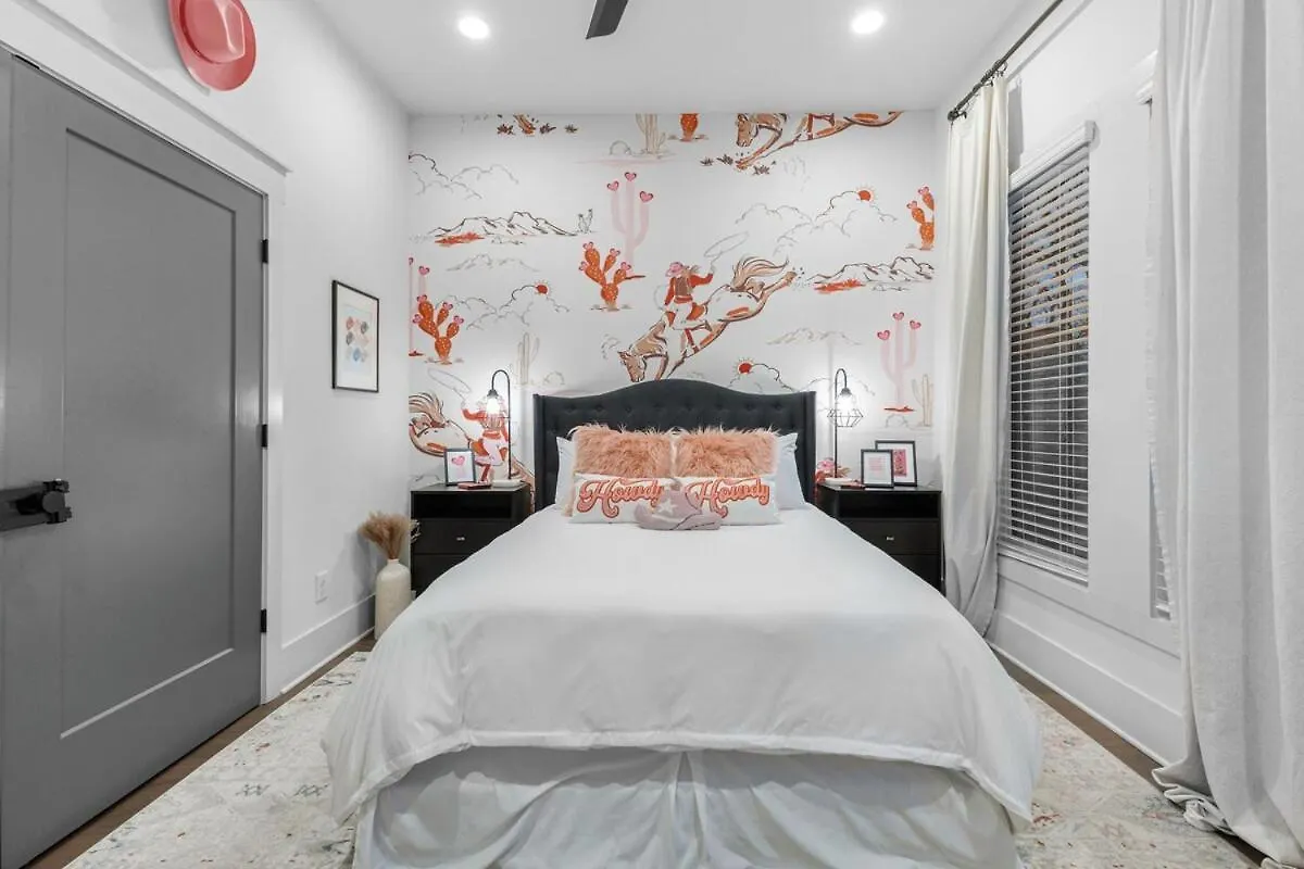 Holiday home 14 Bed Luxe Nashville Retreat With Game Room & Perfect For Large Groups!