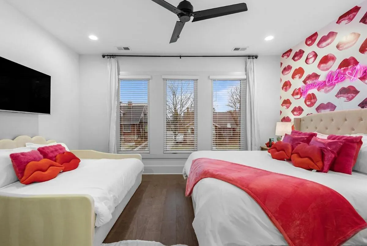 Holiday home 14 Bed Luxe Nashville Retreat With Game Room & Perfect For Large Groups!